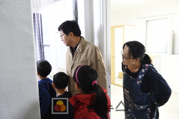 2018년 2월 8자녀 가정을 방문한 염태영 수원시장
