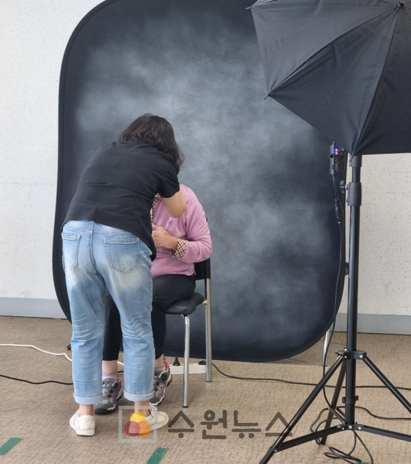 이만세 한식부 봉사회, 망포2동 장수사진 무료촬영