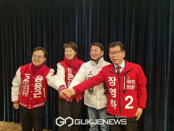 사진 좌측부터 윤용근, 김은혜, 안철수, 장영하 국회의원 후보